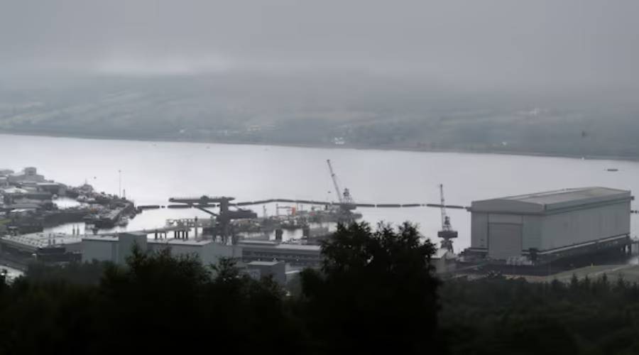 اتهام إيراني ورومانية بمحاولة دخول قاعدة نووية بريطانية